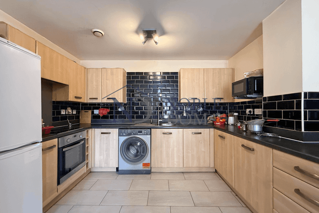 1 Spa House, 48 Varcoe Gardens, Hayes photo 2