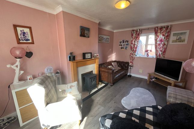 16, Royds Close, Holmfirth photo 2