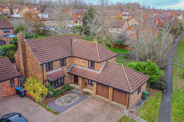 Detached house for sale in Squirrel Chase, Hemel Hempstead