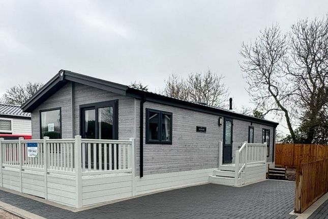 2-bed caravan on Neilson Country Park, Main Street, Defford, £170,000