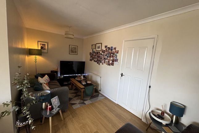 8, Heather Close, Southam photo 2