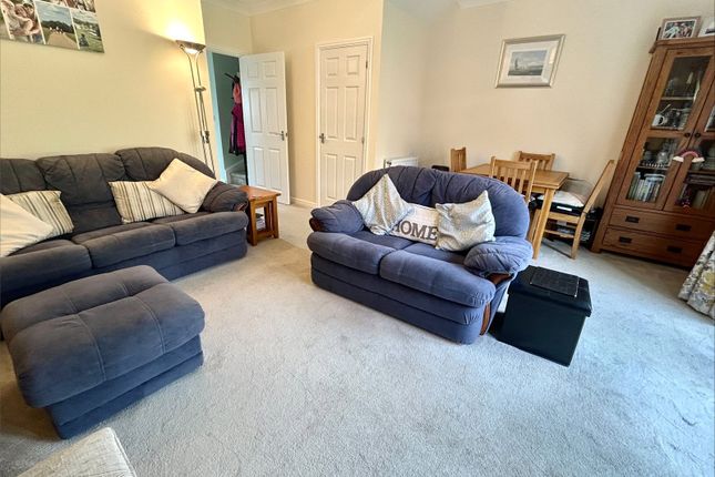 14, Catkin Grove, Horndean photo 2