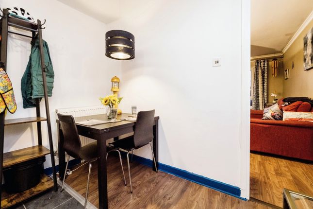 Flat for sale in Renfrew Close, Beckton, London