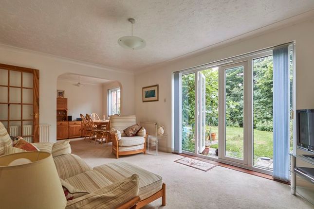 20, Well Oak Park, Exeter photo 3