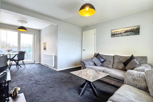 28, Lawnsway, Jarrow photo 2