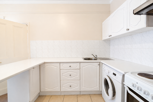 Flat 1, 112 Basingstoke Road, Reading photo 5