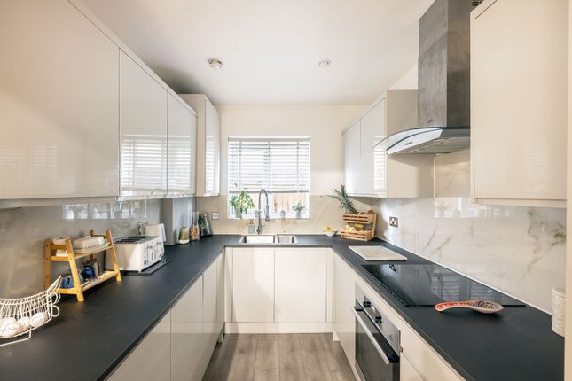 31 Coldstream Road, Caterham photo 2