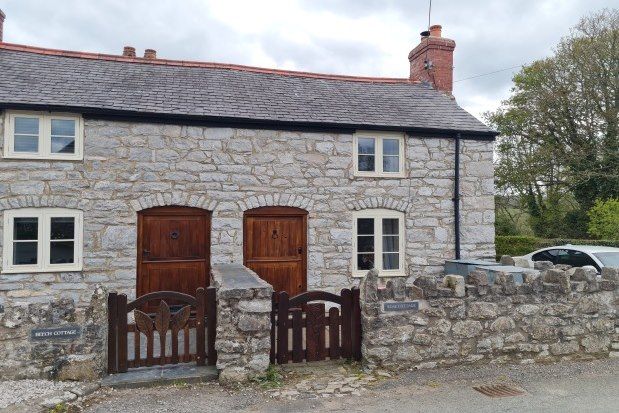 Thumbnail Cottage to rent in Llandegla Road, Mold