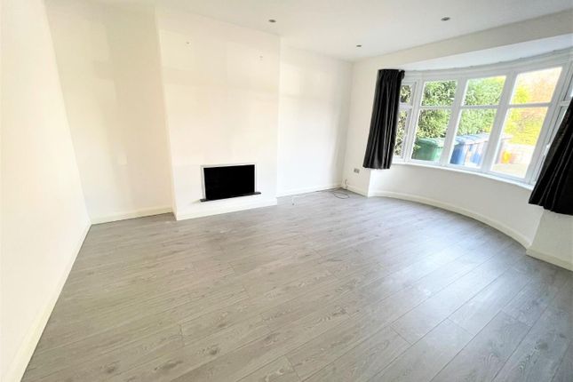 47, Goodwyn Avenue, Mill Hill photo 3