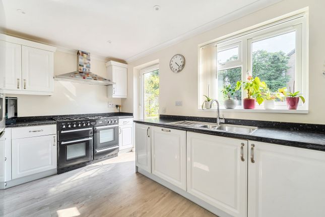 36, Skelmerdale Way, Reading photo 2