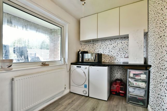18, Lochmaddy Close, Stockport photo 4