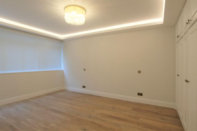 Flat to rent in Greville Place, London