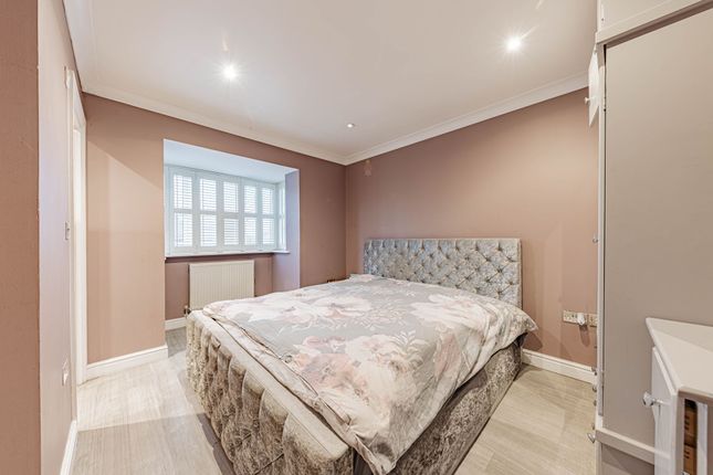 27 St. Pauls Crescent, Faversham photo 4