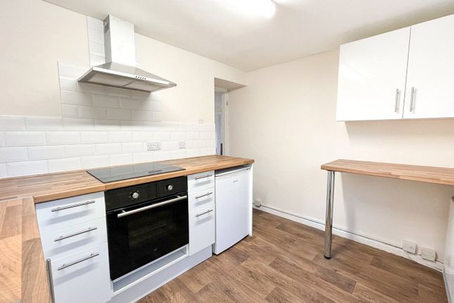 1 Masons Arms Cottages,, Brize Norton, Carterton photo 3
