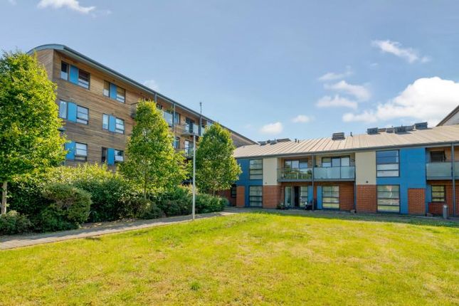 Thumbnail Flat for sale in Pretoria Road, Chertsey, Surrey