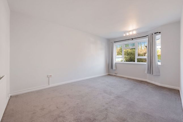 14 Shrewsbury Close, Surbiton photo 3