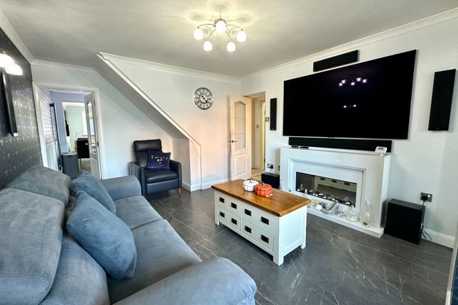 Exbury Close, Wolverhampton photo 2