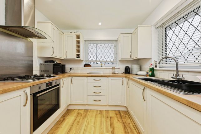 9, Chestnut Close, Dover photo 3