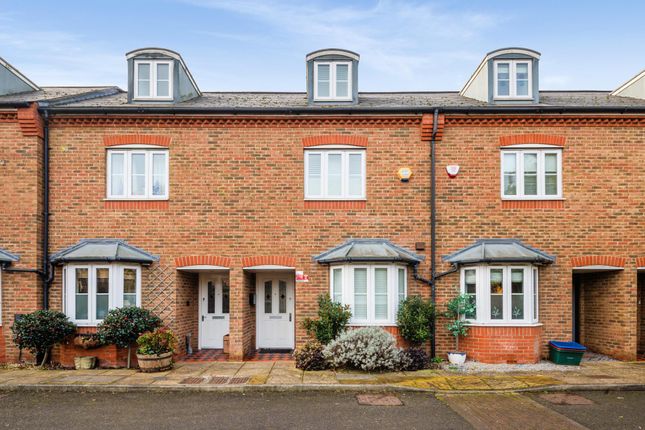 Thumbnail Property for sale in Kingsleigh Close, Brentford
