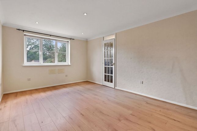 88 Walton Park, Walton-On-Thames photo 4