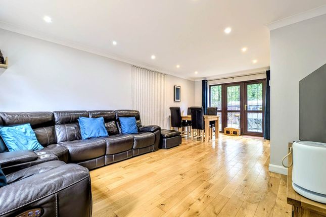10, Woodpecker Close, Bordon photo 4