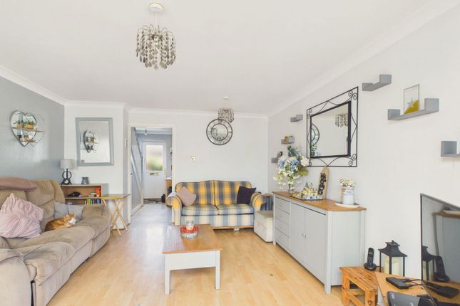 16, Bailey Close, Horsham photo 4