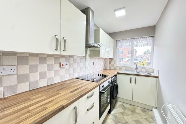 6 Pollards Fields, Knottingley photo 2