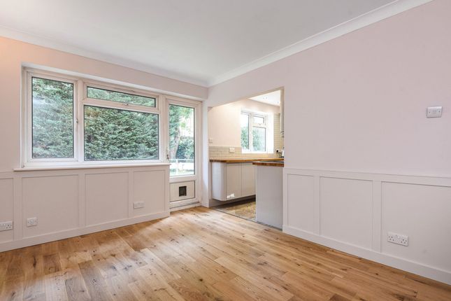 93 Surbiton Court St. Andrew's Square, Surbiton photo 4