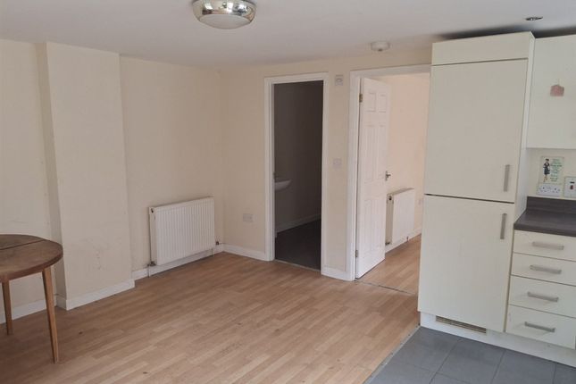 Flat 1, 5 Market Mews,, Market Street, CINDERFORD photo 2