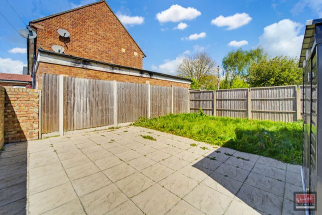 16a, Hadrian Close, Staines-upon-Thames photo 3