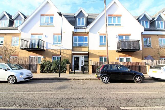 Thumbnail Flat to rent in Featherstone Court, Dudley Road, Southall, Greater London