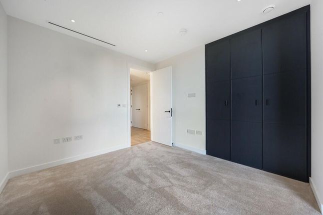 Flat for sale in Valencia Tower, Bollinder Place, London