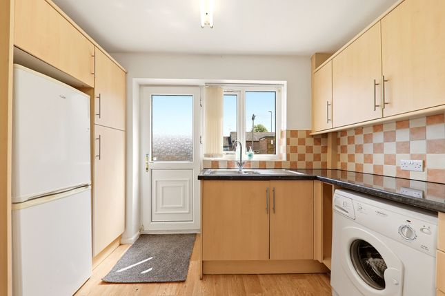 63 Landseer Way, Leeds photo 3