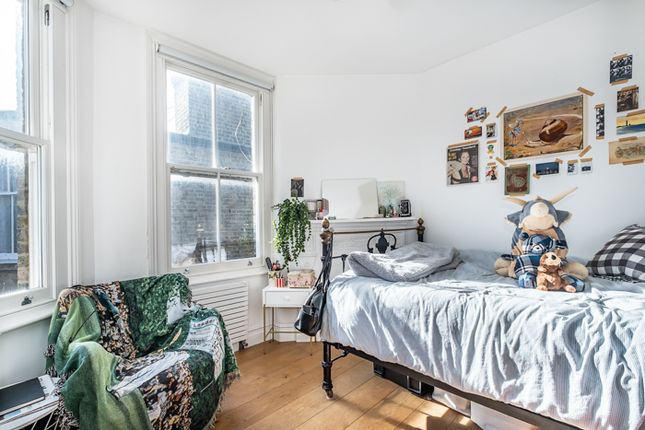 Flat for sale in Beaufort Street, London