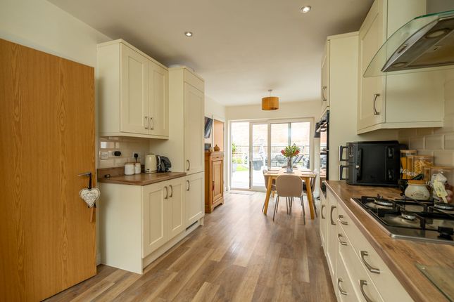 17, Billy Fiske Close, Chichester photo 3
