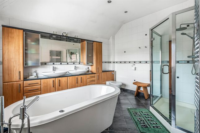 Bathroom.Jpg