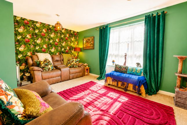 32, Thomas Brassey Close, Cheshire photo 4