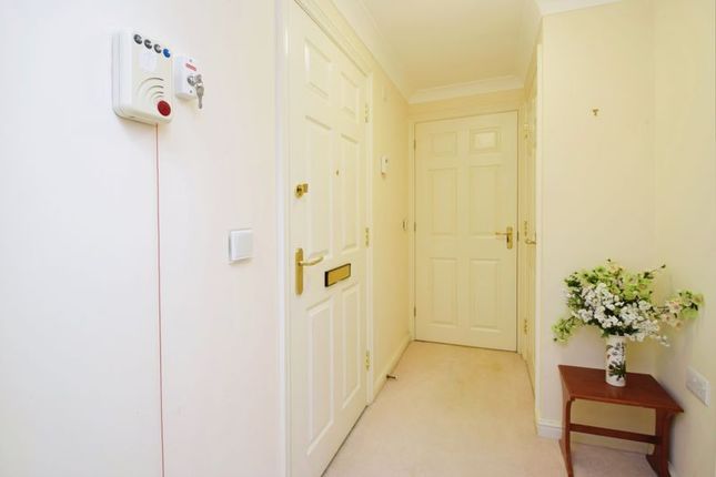 Flat for sale in Pantygwydr Court, Swansea