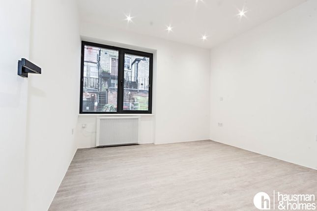 Flat 1,, Counting House, 9a Accommodation Road photo 5