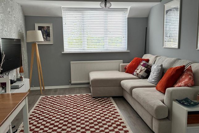 21, Windrush Court, High Wycombe photo 3