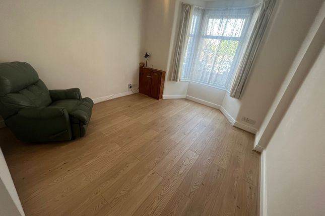 Maisonette to rent in Chiswick Road, London