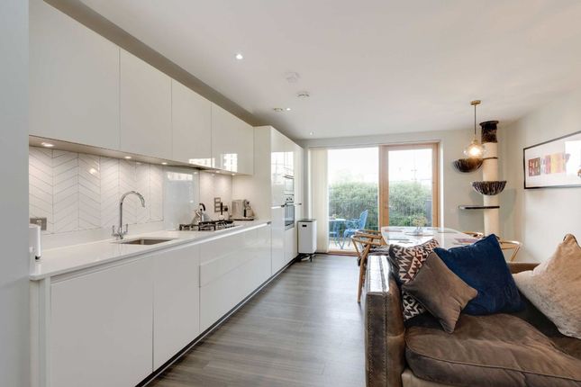Flat for sale in Regiment Hill, London