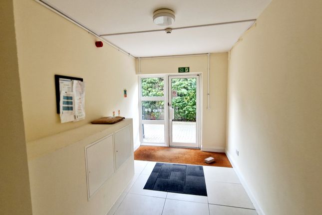Ferry Quays Court Yard, High Street, Brentford photo 3
