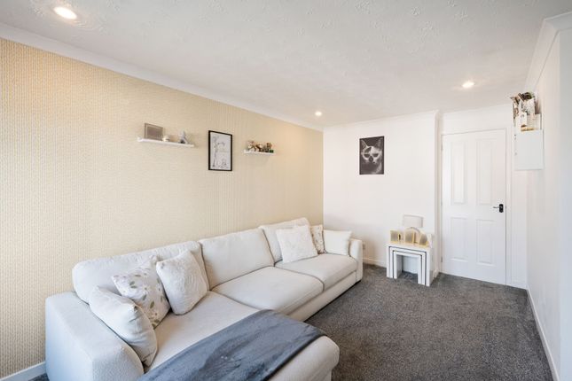 45 Brandy Riggs, Dunfermline photo 4