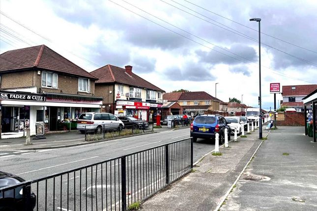 Commercial property to let in Villiers Road, Slough