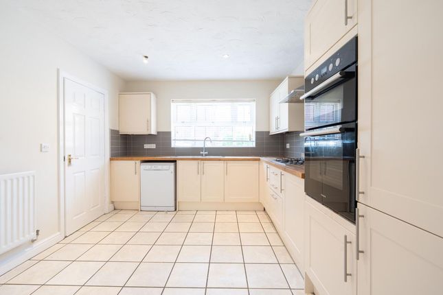 38 Coriolanus Square, Warwick photo 4