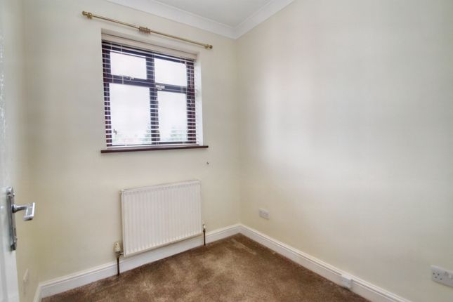 Semi-detached house to rent in Roding Lane North, Woodford Green