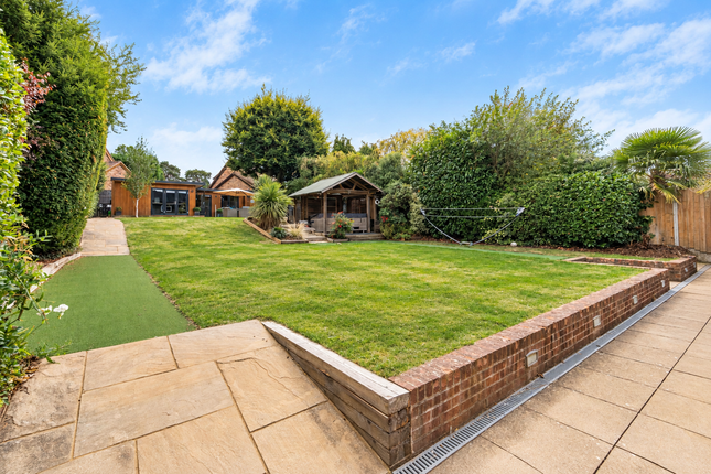20, Gilmais, Bookham photo 2