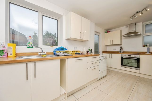 39, Lea Wood Grove, Kidderminster photo 5