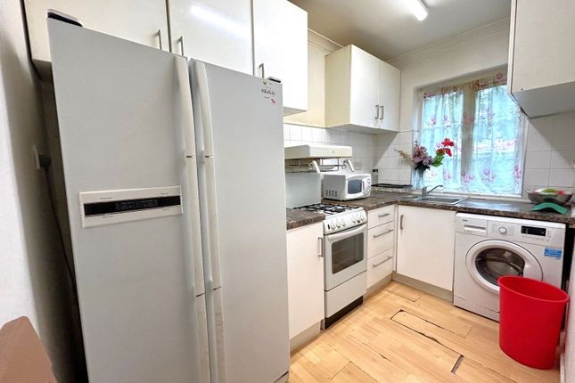 111, Willow Tree Lane, Hayes photo 3